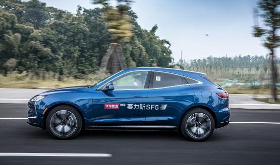 赛力斯华为智选SF5.jpg